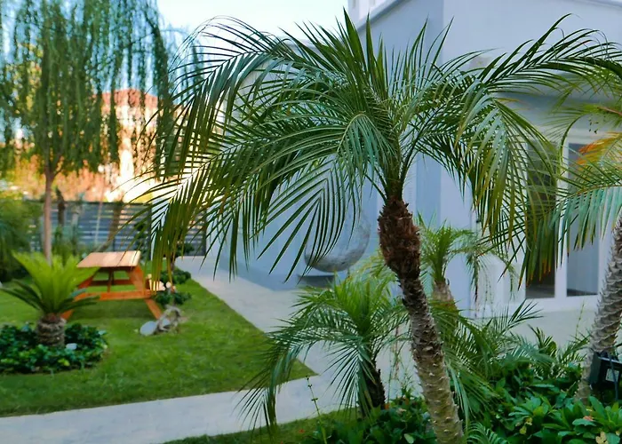 30Villa Rd